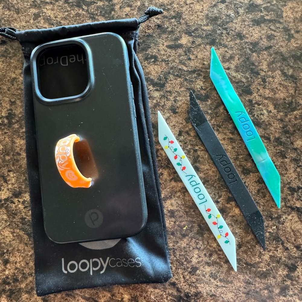 iPhone 15 pro Loopy Black Phone Case
